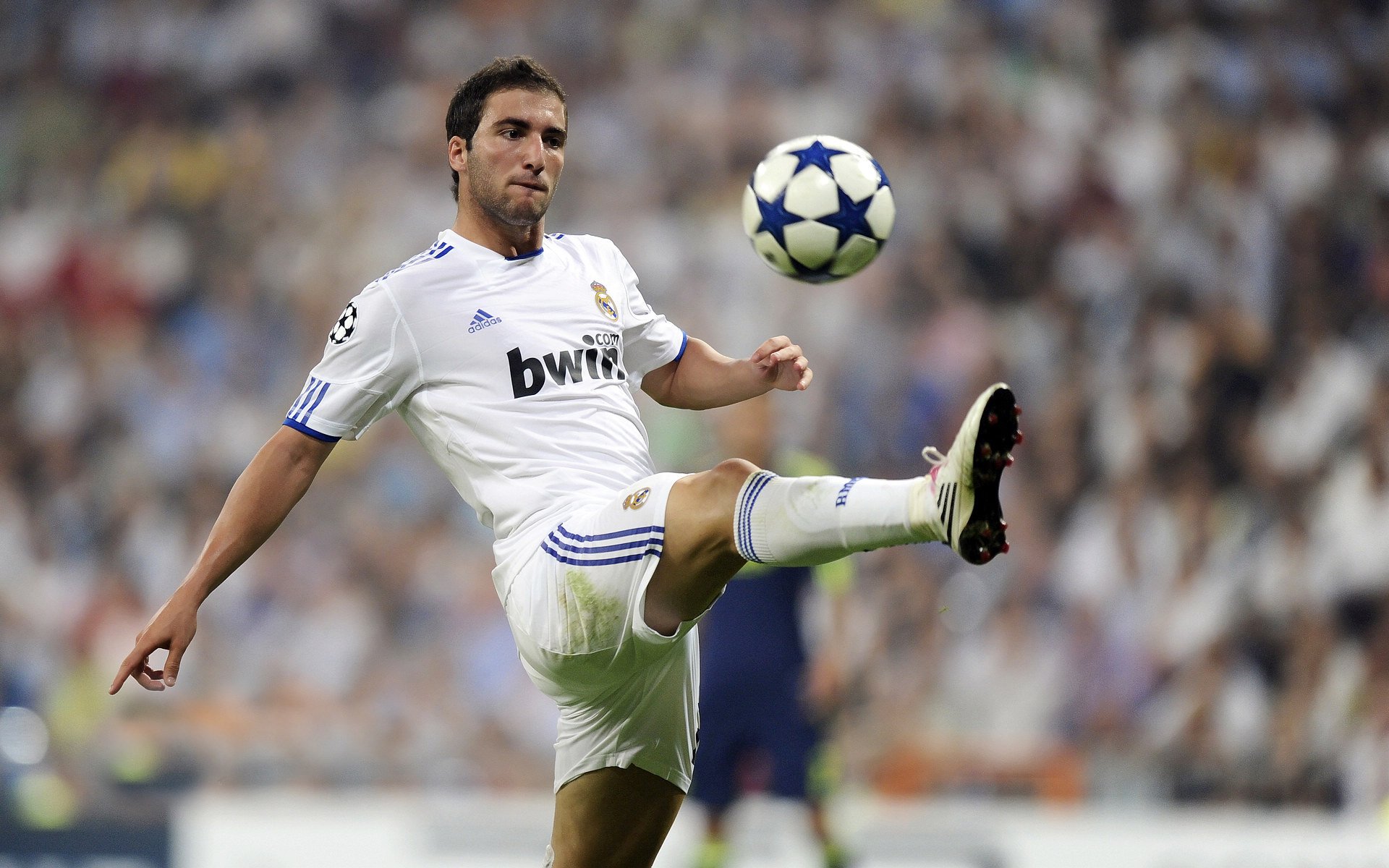 尤文图斯客场战胜对手，取得连胜，尤文图斯战绩